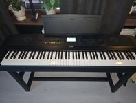 Yamaha DGX-670.