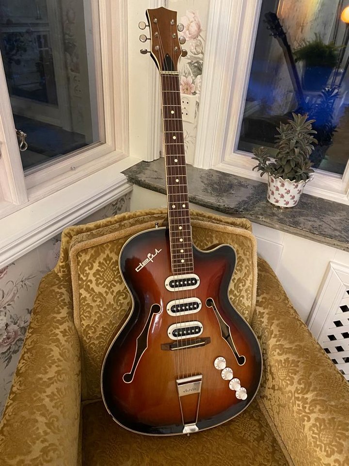 Defil, handbyggd gitarr från ...