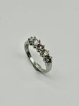 RING, 18K vitguld, 5 brilajntslipade