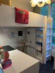 Loftsäng med bord och garderob IKEA 