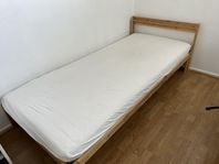 IKEA Neiden Sängstomme + Ribbotten + madrass 90x200