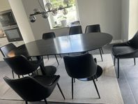 Mat bord med 8 st stolar från Mio