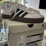 Nya Adidas sneakers strl 37 1/3