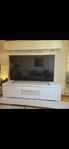 Tv bänk med överhylla samt inbyggda led lights