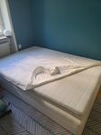 IKEA säng 140 cm resårbotten + bäddmadrass 