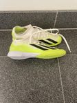 Adidas fotbollsskor inomhus 35