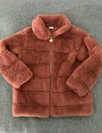 Barnkläder - Fluffig jacka från Lindex i stl 122