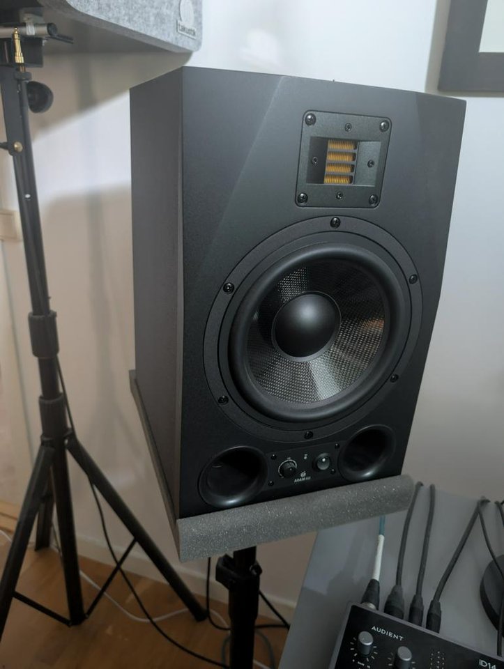 Byter Adam A8X mot Yamaha HS8...
