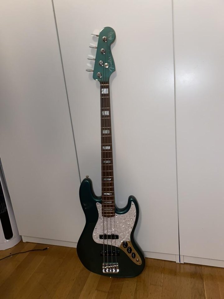 Fender Adam Clayton Artist Se...