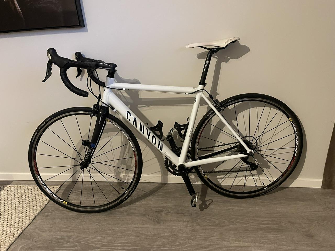 Canyon landsvägscykel med tac...