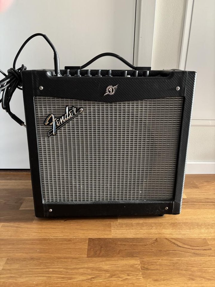 Fender Mustang II 