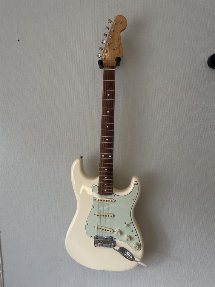 Fender Vintera 60's Modified ...
