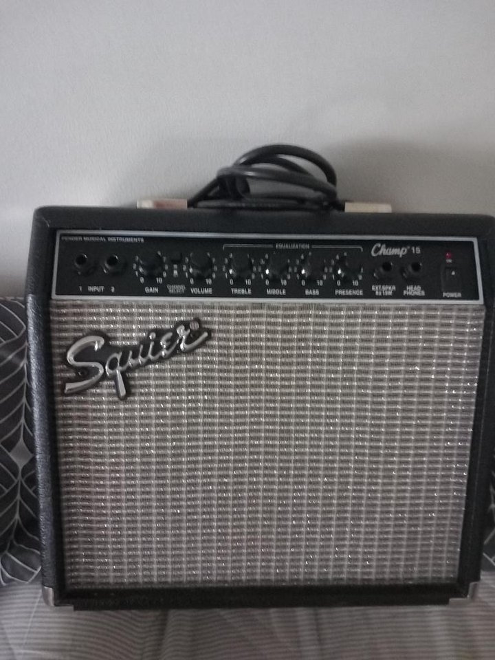 Fender squier champ 15