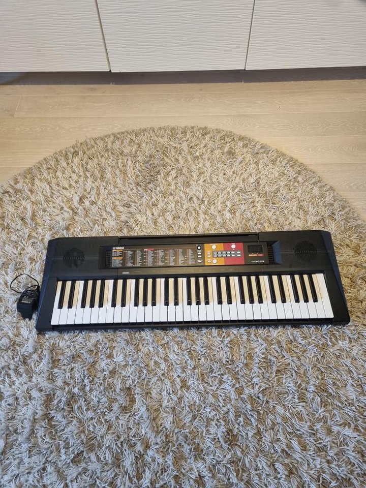 Yamaha PSR F51 keyboard fint ...
