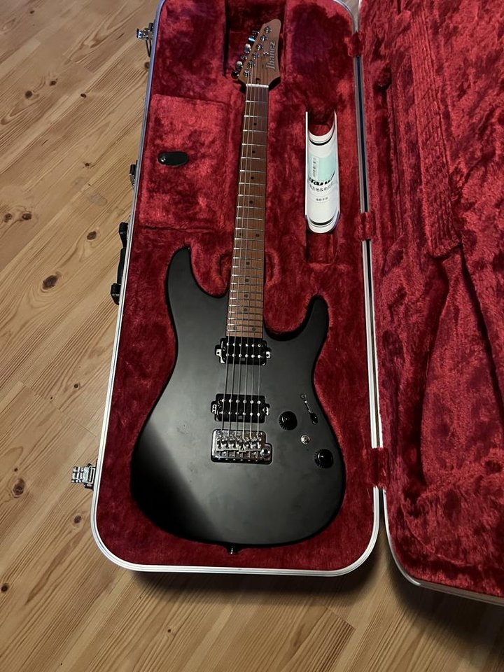 ibanez AZ2402-BKF Prestige