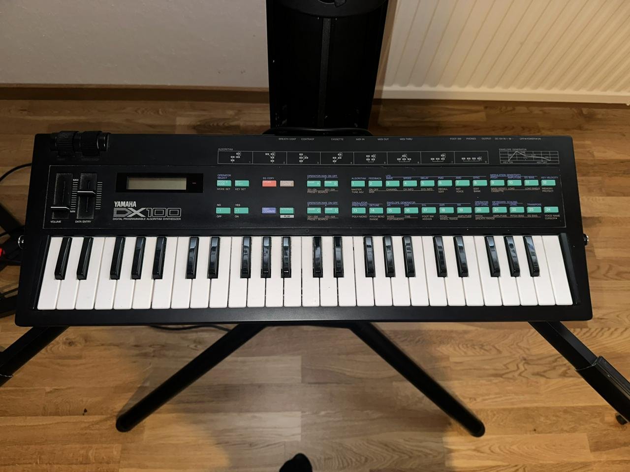 Yamaha DX100