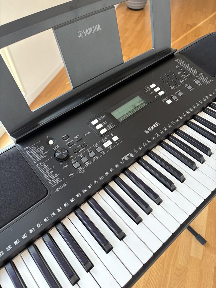 Yamaha PSR-E373