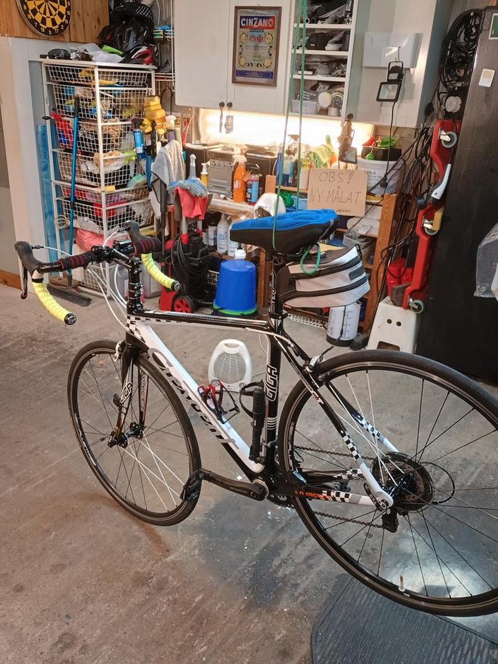 carbon racer crescent giga
