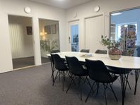 Snyggt välplanerat kontor om 5 rum uthyres!