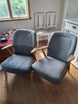 2 äldre fåtöljer, troligen design av Bengt Ruda