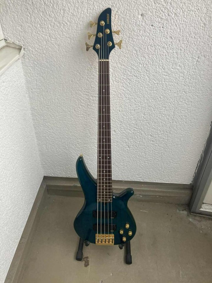 Yamaha 5 String Bass Guitar