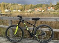 cykel av märket  XERIS PLUS (27,5 tum)
