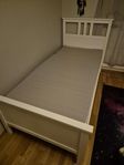 Hemnes 90 sängram inkl resårbotten och bäddmadrass