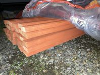 Lockläkt 5,4m x 32st (grundad med röd slamfärg)