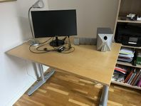 Kinnarps skrivbord 120x80 . Bildskärm Samsung