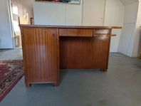 Skrivbord med bokhylla 1900-talets mitt