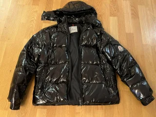 Moncler dun jacka size 5