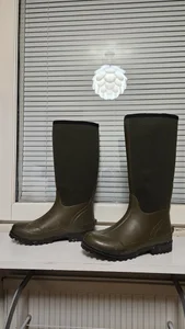 Höga gummistövlar 