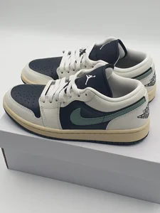 Jordan 1 Low Dam Storlek 38,5  Oanvänt 