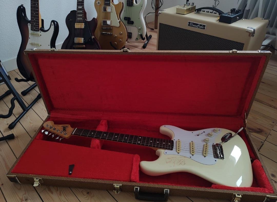 Fender Strato 1987 Signed by ...