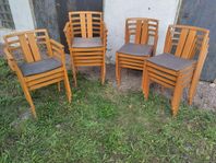 stolar i "teak färgad" bok. 17 st. Med & utan armstöd 