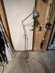 2 st Golvlampor Aröd /Ikea Grå