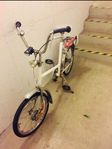Charmig retrocykel perfekt för vardag äventyr 
