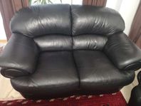 Svart skinnsoffa 3+2