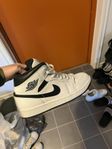 AIR JORDAN 1 MID White/Black 40,5
