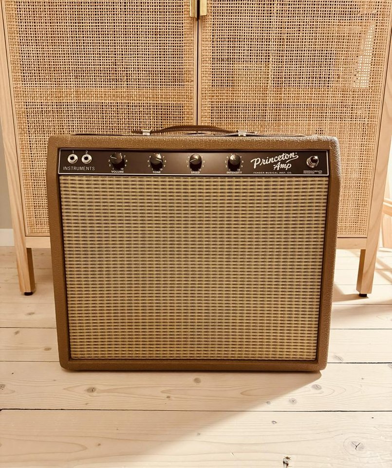Fender ’62 Princeton vs Fende...