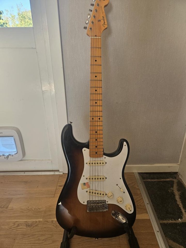 fender stratocaster reissue v...
