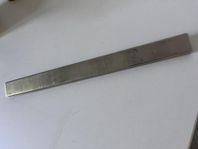 Magnetisk vägghållare för kniv. 