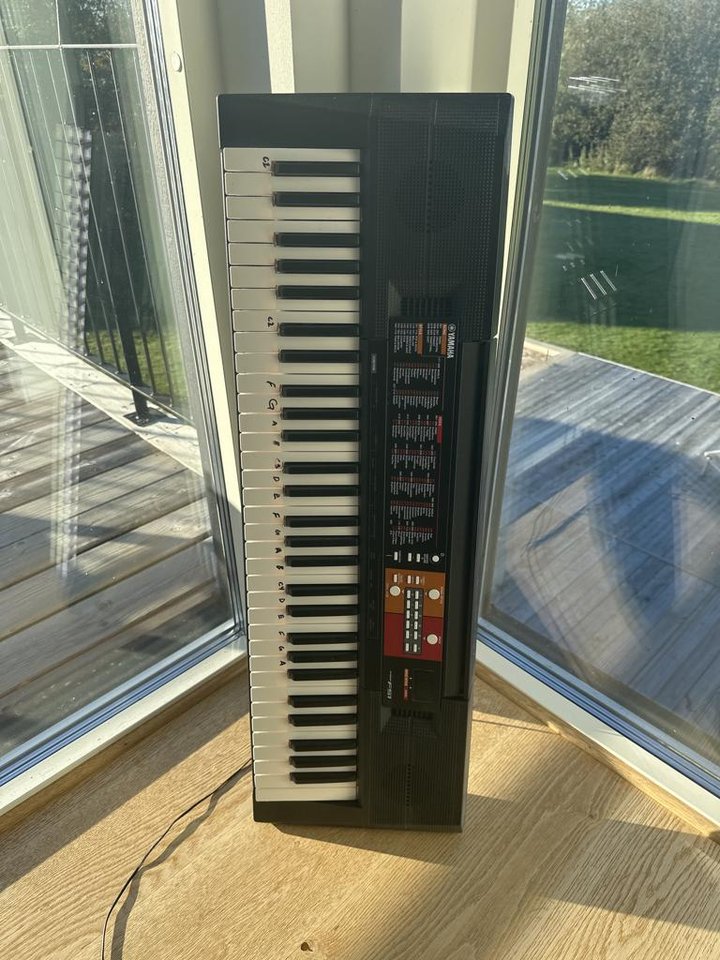 YAMAHA Keyboard PSR F51