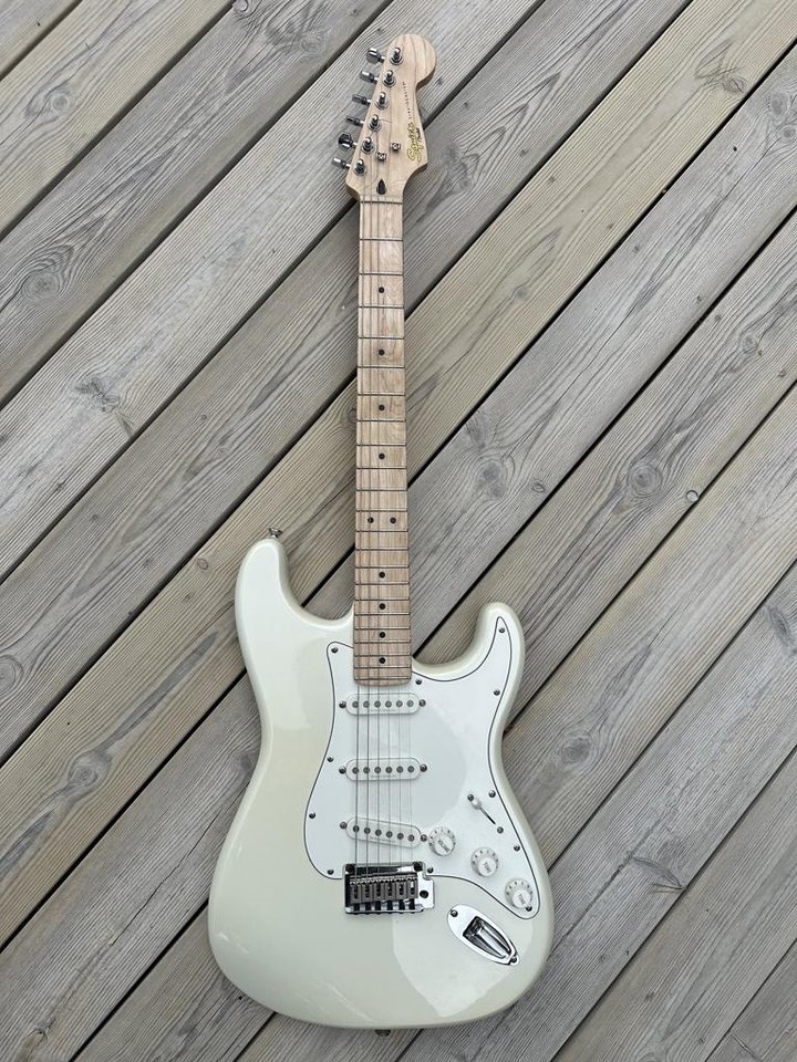 Fender Squier Deluxe Strat Se...