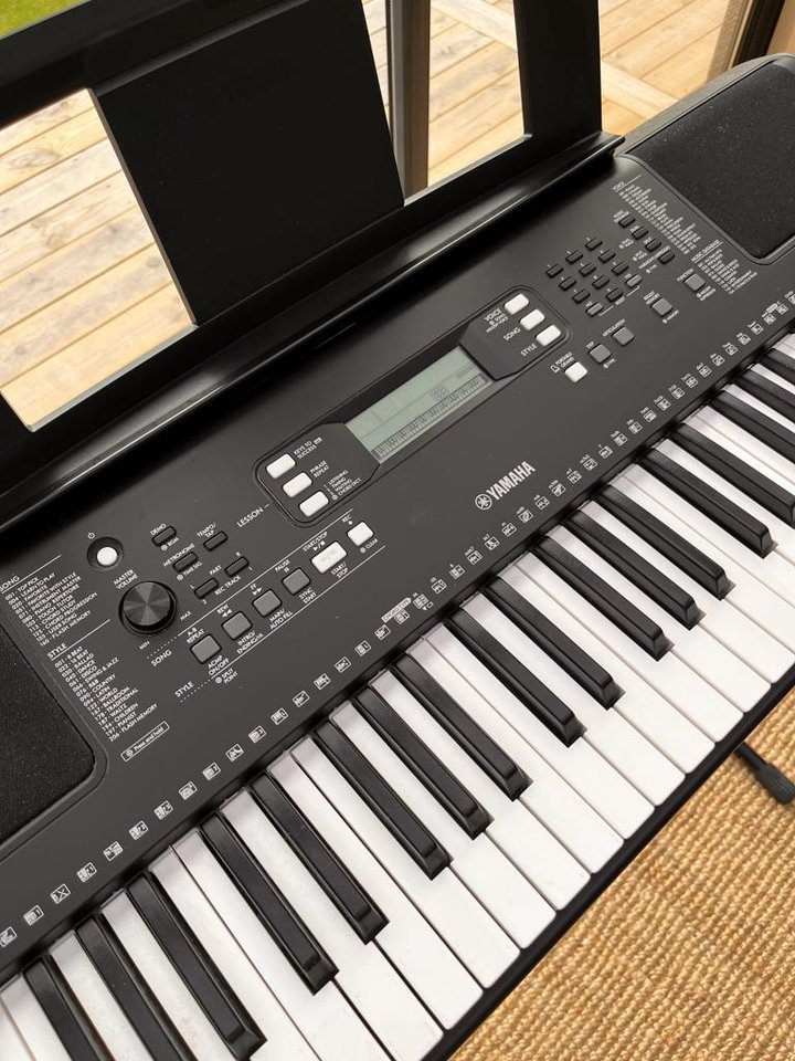 Yamaha PSR-E373