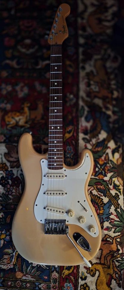 fender am fullerton strata 84 