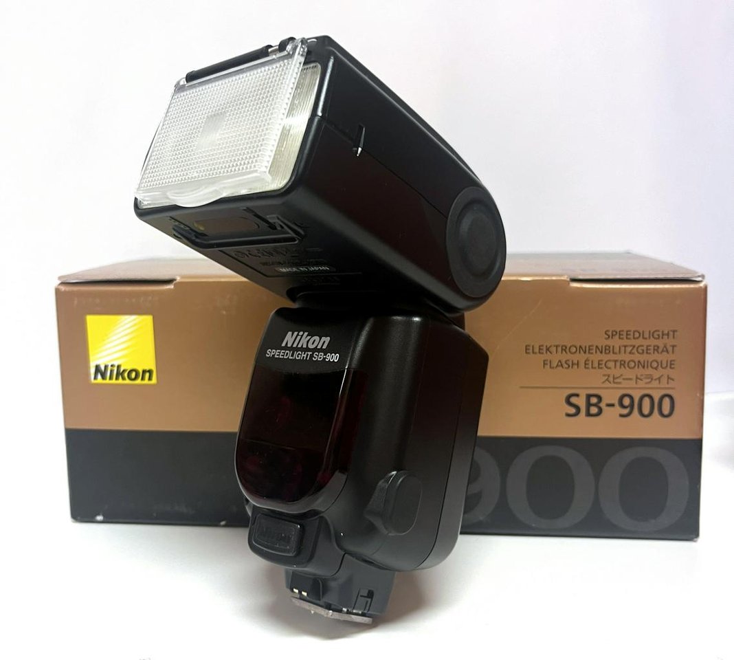 Nikon SB 900 Speedlight