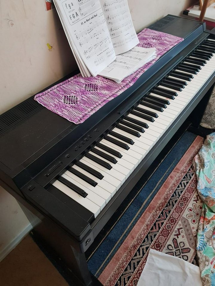 Enn Yamaha Clavinova CLP-300 ...