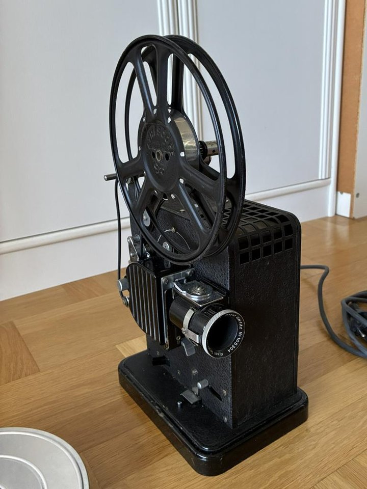 Projektor för gamla smalfilme...
