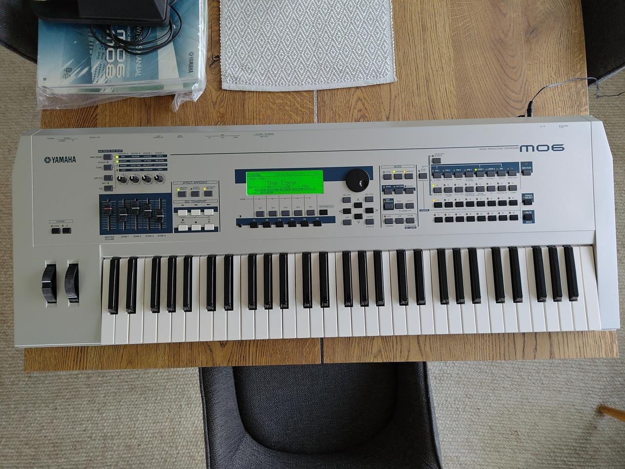Yamaha MO6 workstation/synth